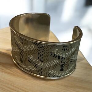 New Beautiful Fashion Cuff Bracelet